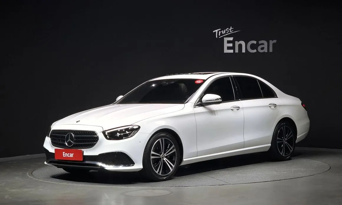 Mercedes-Benz E-Class — фото 1