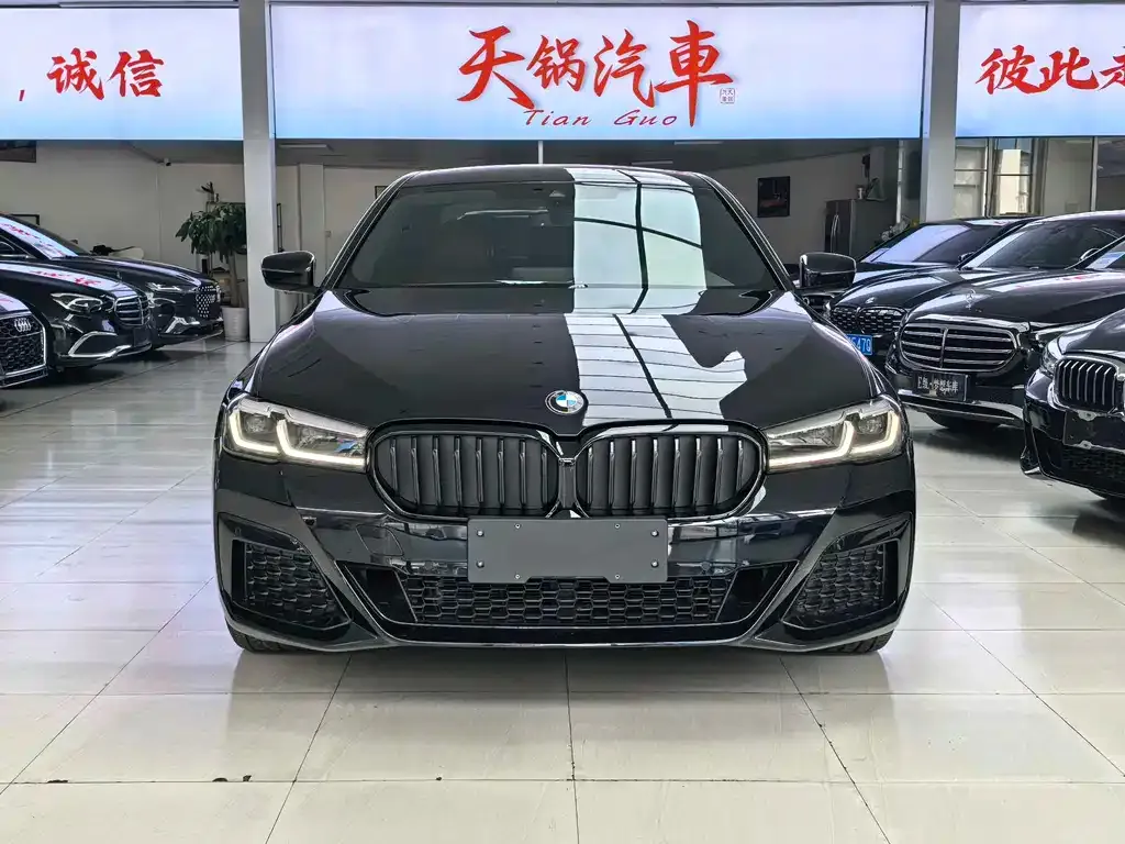 BMW 5 Series — фото 1