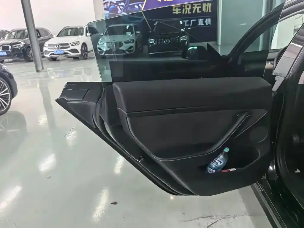 Tesla Model 3 — фото 10