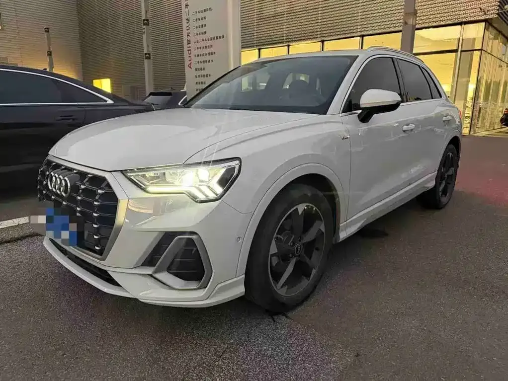 Audi Q3 — фото 1