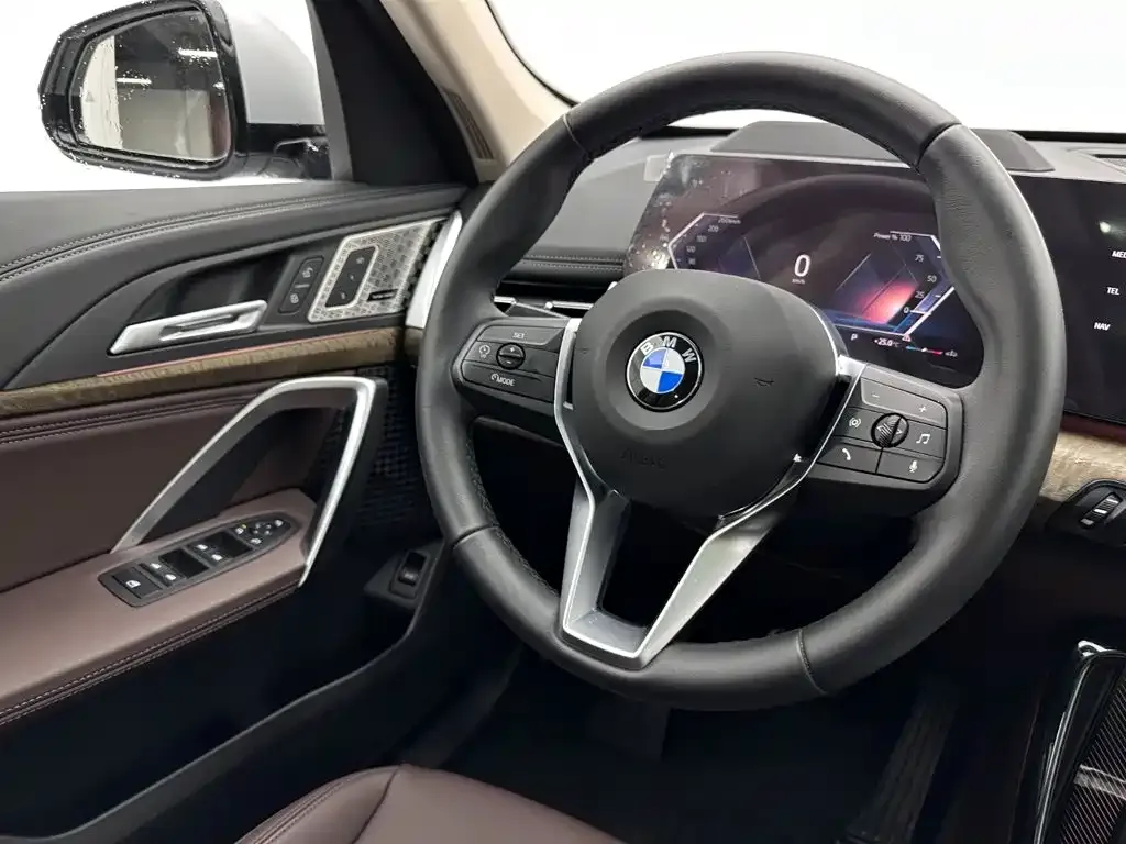 BMW X1 — фото 9