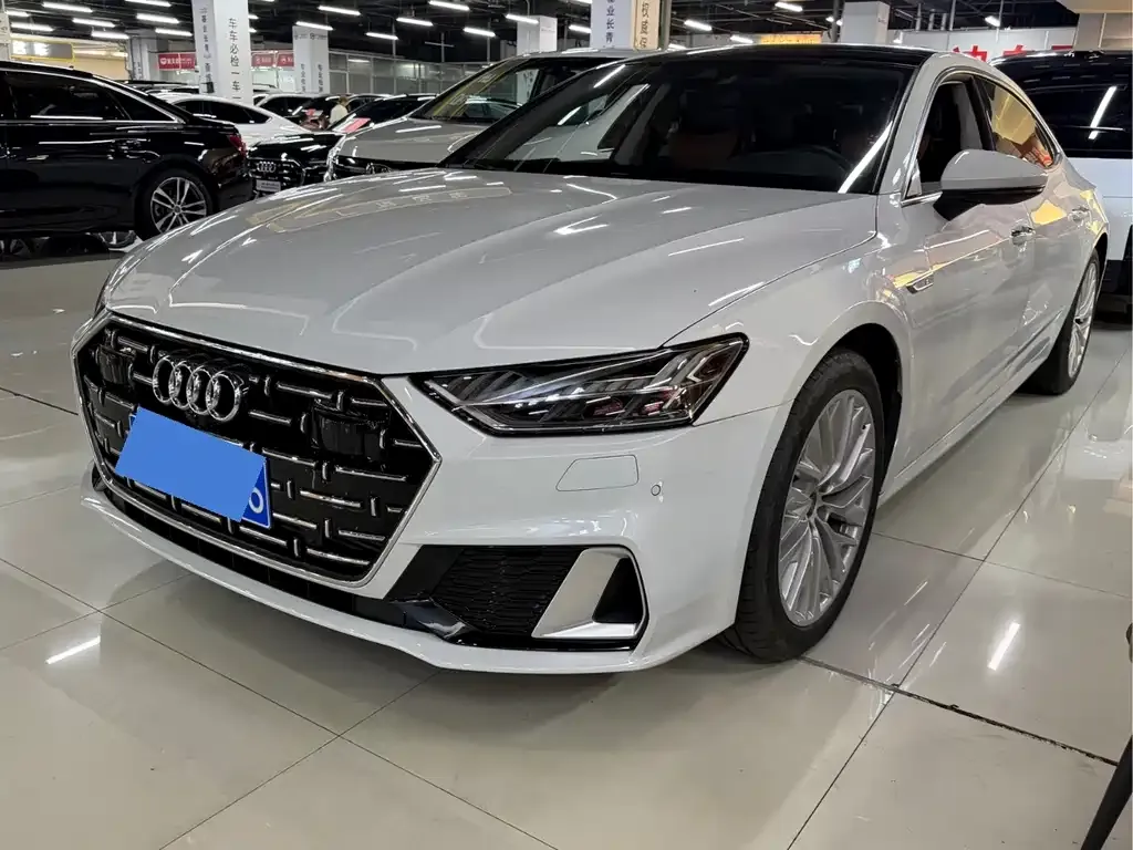 Audi A7L — фото 1