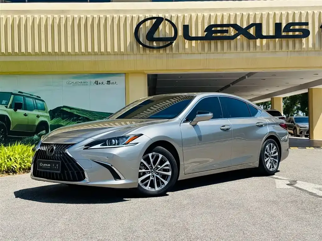 Lexus ES — фото 1