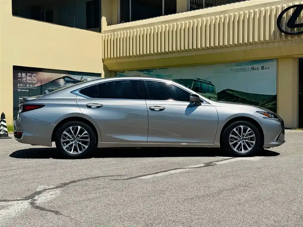 Lexus ES — фото 9