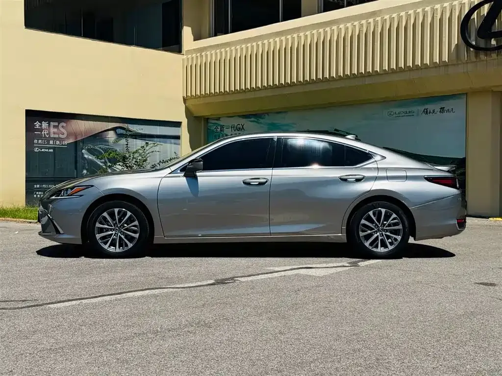 Lexus ES — фото 4