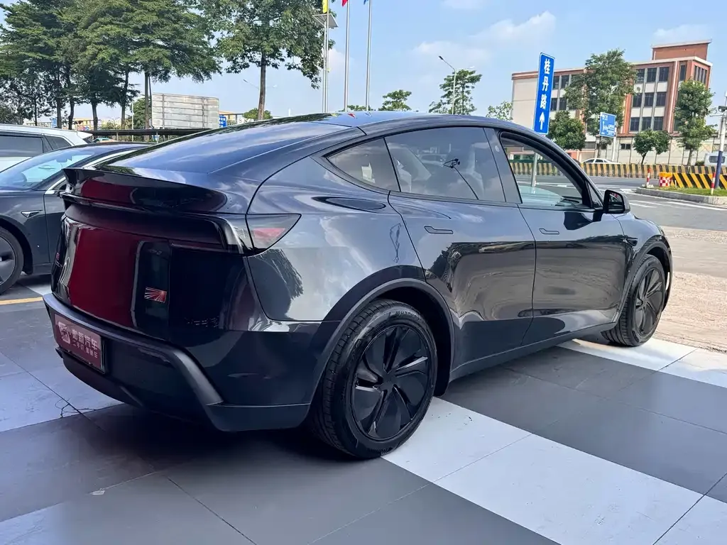 Tesla Model Y — фото 9