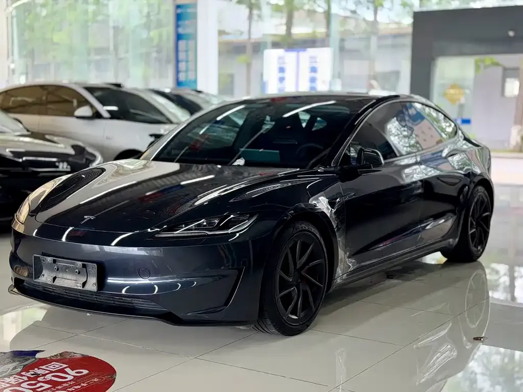 Tesla Model 3 — фото 1