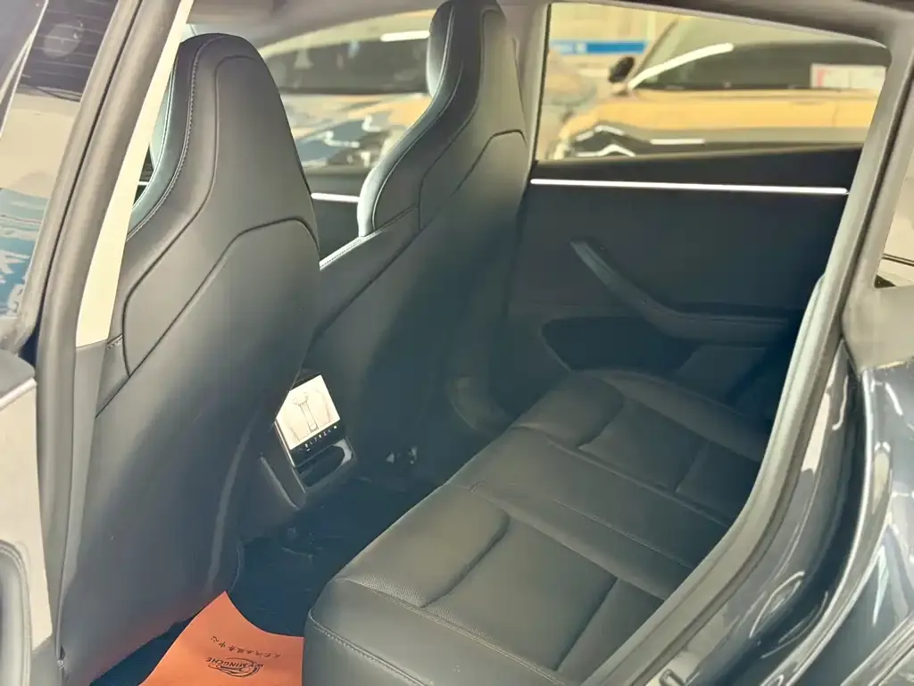 Tesla Model 3 — фото 3