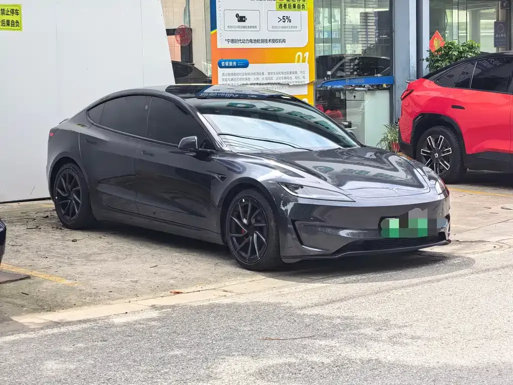 Tesla Model 3 — фото 10