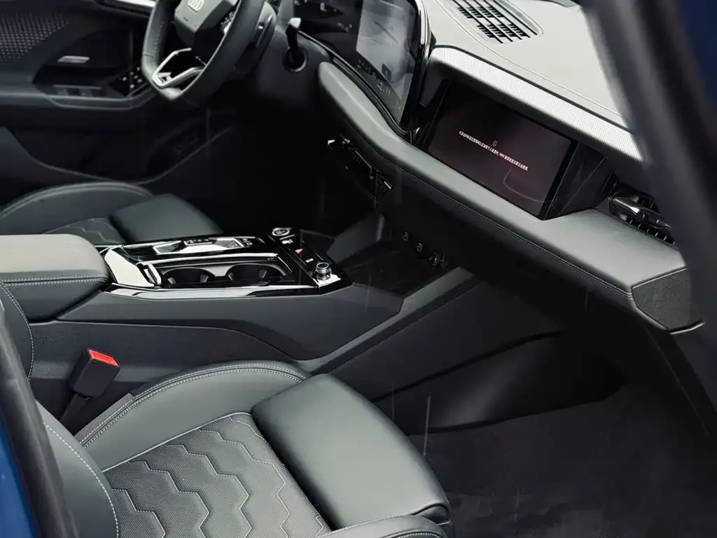 Audi 奥迪A6L e-tron — фото 3