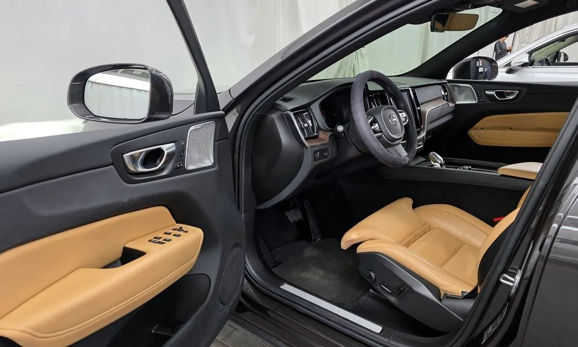 Volvo XC60 — фото 9