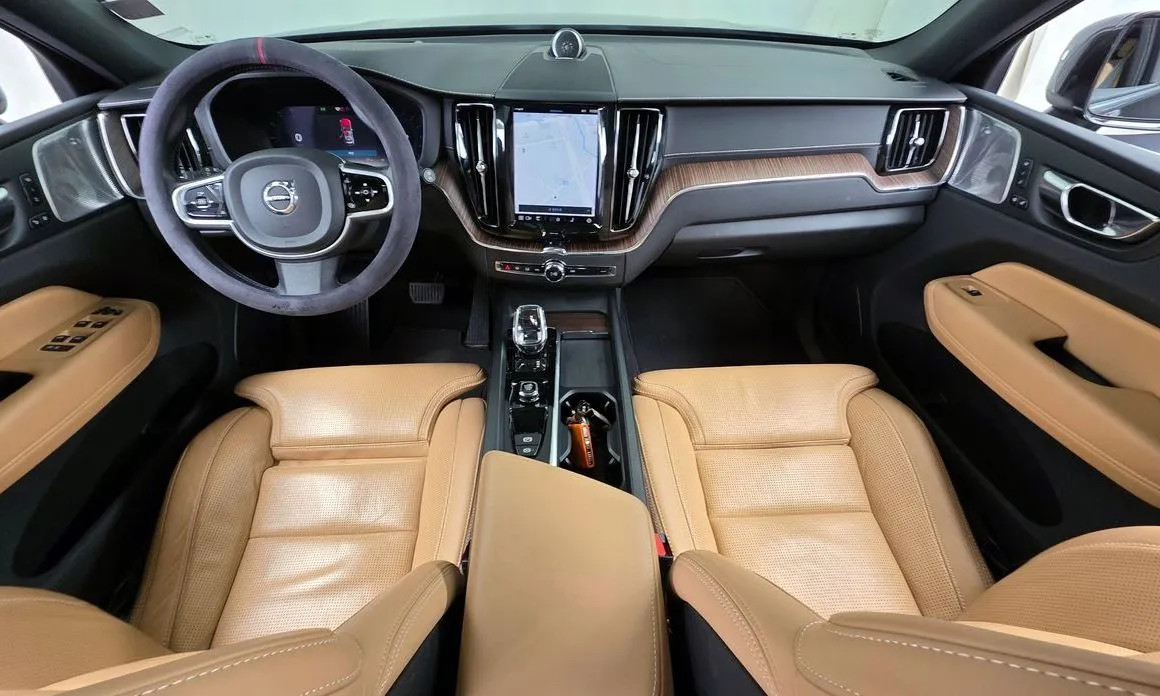 Volvo XC60 — фото 10