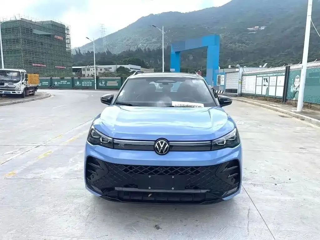 Volkswagen Tiguan L — фото 6