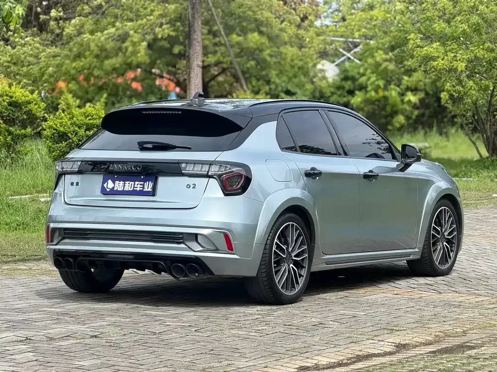 Lynk & Co 02 Hatchback — фото 4