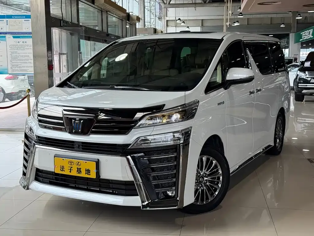 Toyota Vellfire — фото 1
