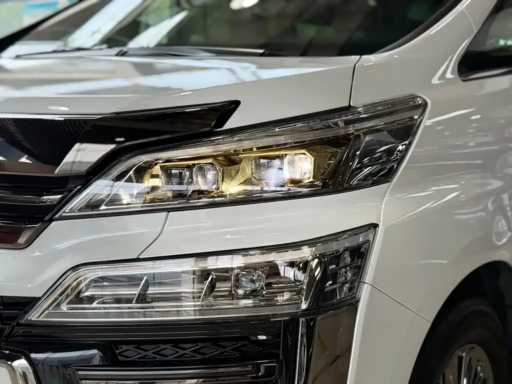 Toyota Vellfire — фото 7
