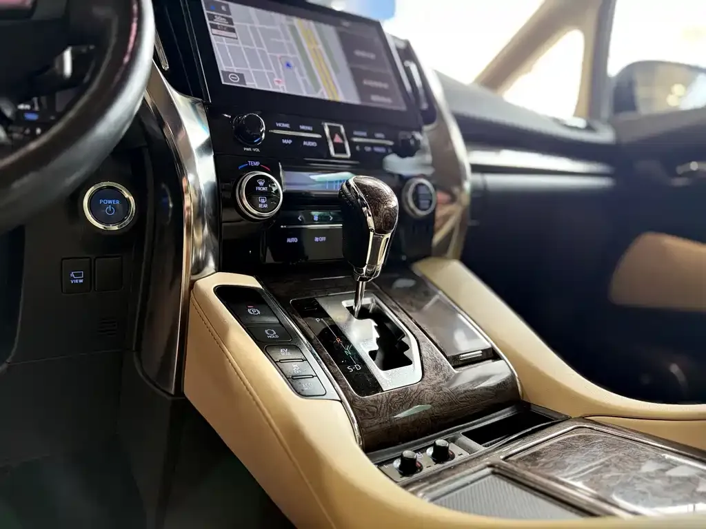 Toyota Vellfire — фото 6