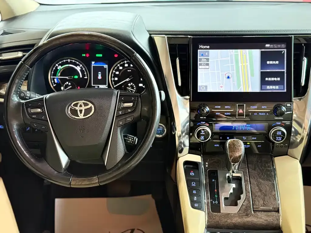 Toyota Vellfire — фото 10
