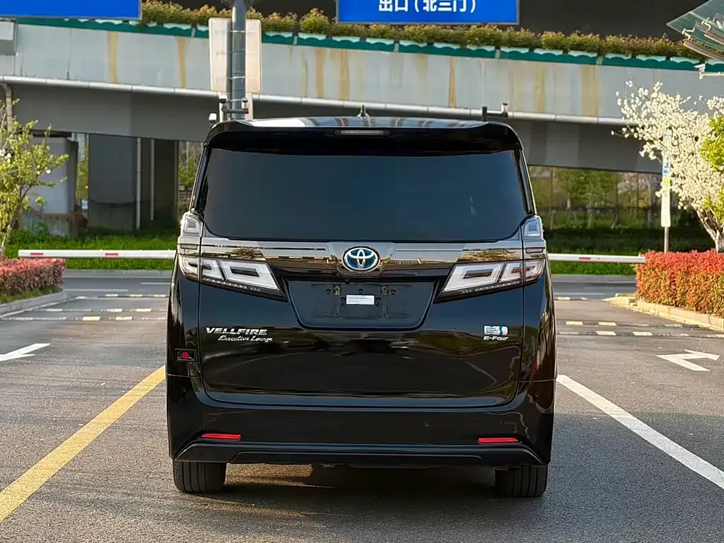 Toyota Vellfire — фото 5