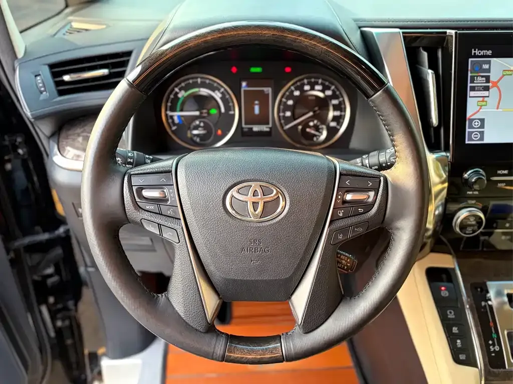 Toyota Vellfire — фото 2