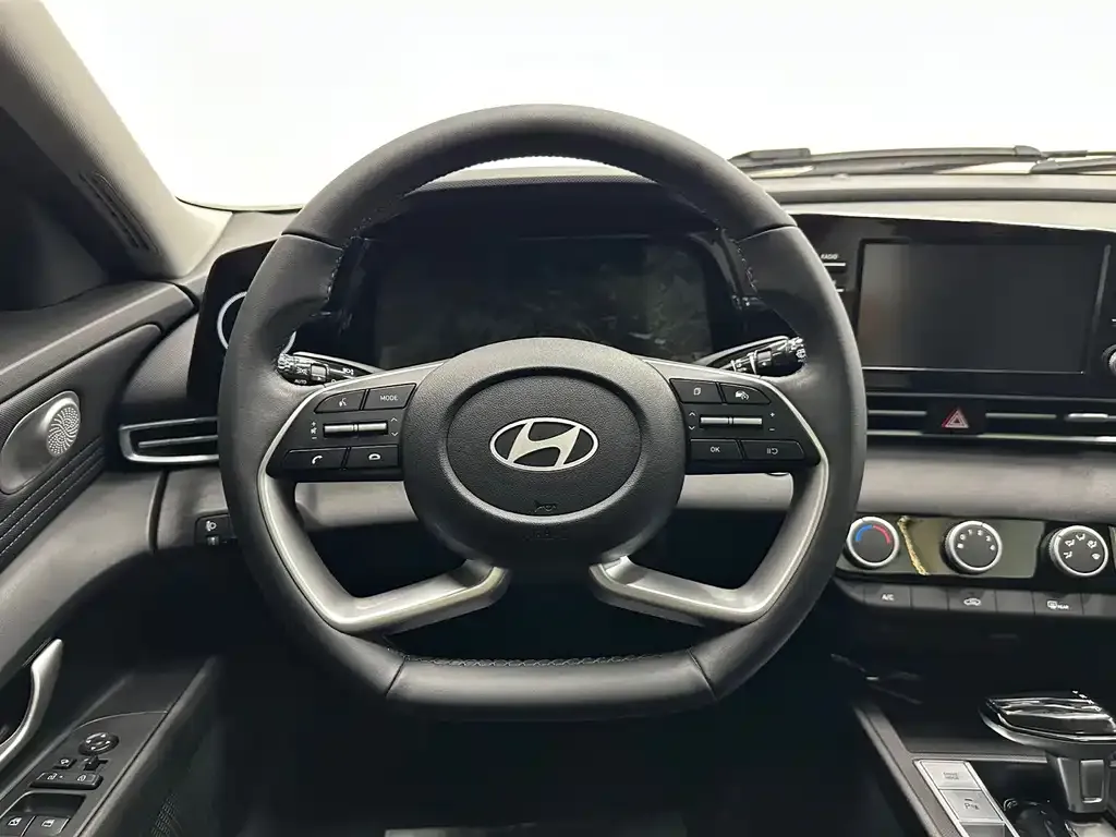 Hyundai Elantra — фото 6