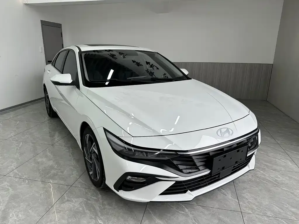 Hyundai Elantra — фото 2