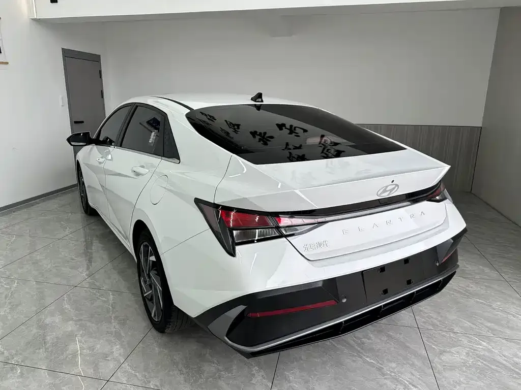 Hyundai Elantra — фото 10