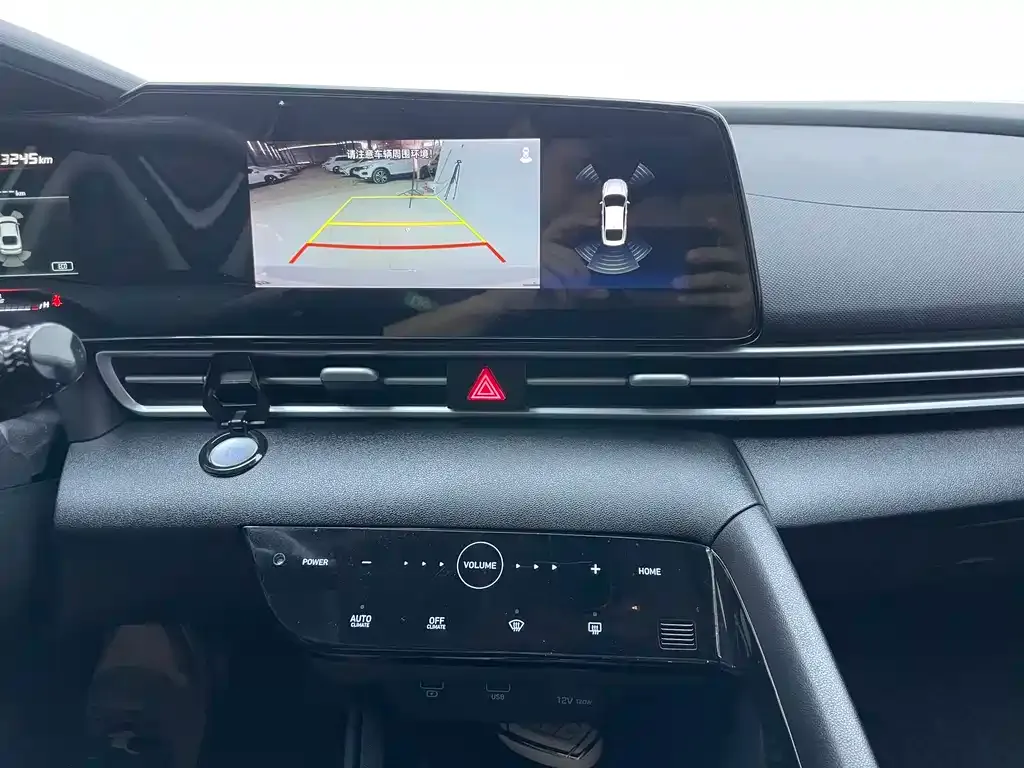 Hyundai Elantra — фото 10
