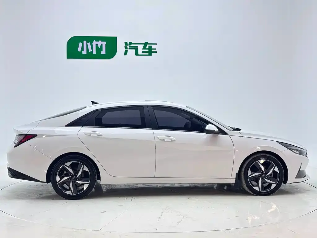 Hyundai Elantra — фото 2