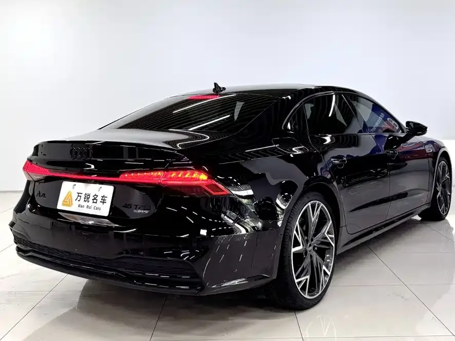 Audi A7L — фото 8