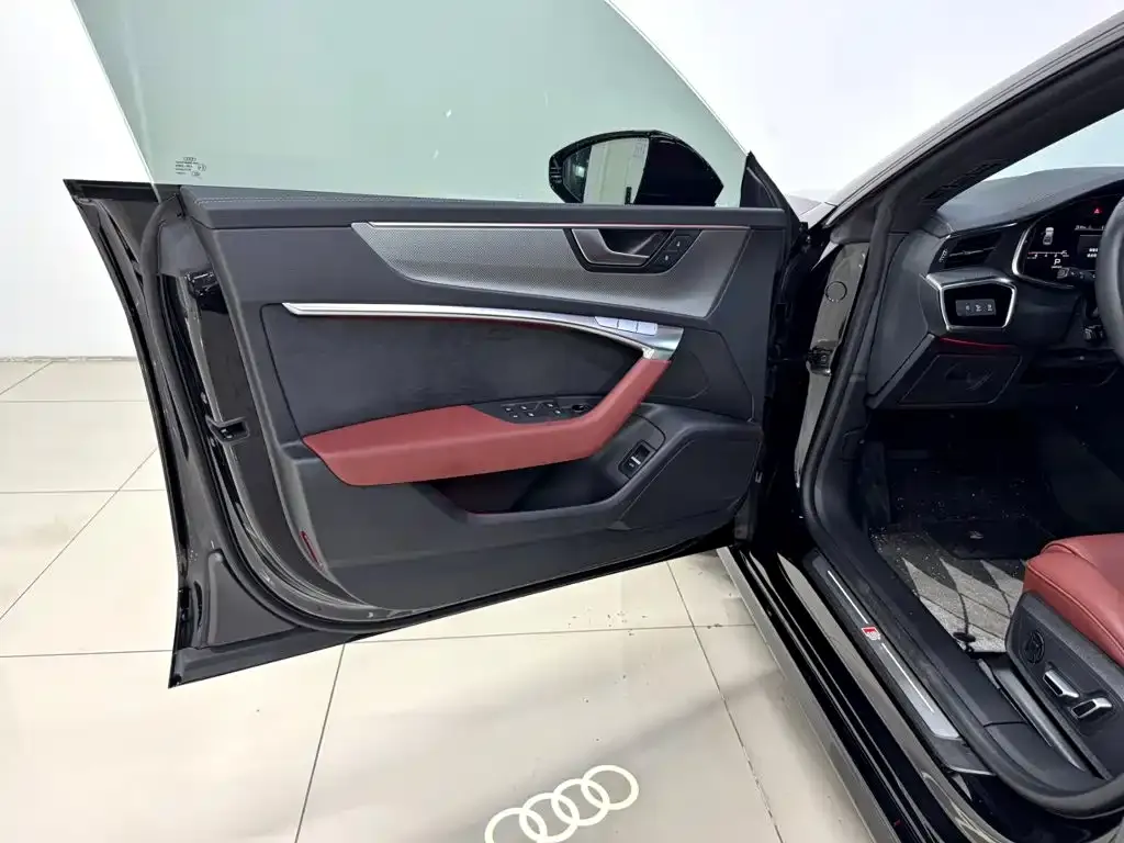 Audi A7L — фото 9