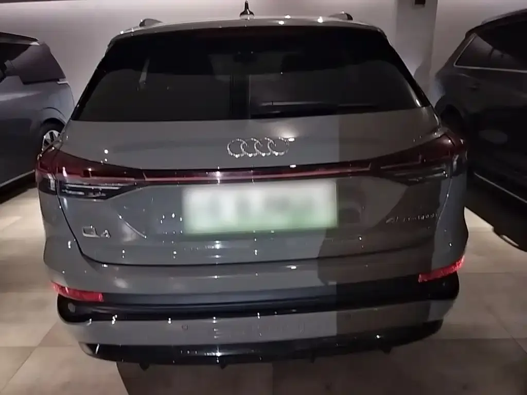 Audi Q4 e-tron — фото 2