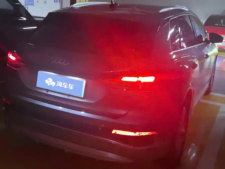 Audi Q4 e-tron — фото 2