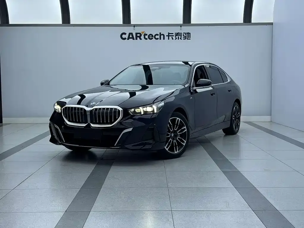 BMW 5 Series — фото 1