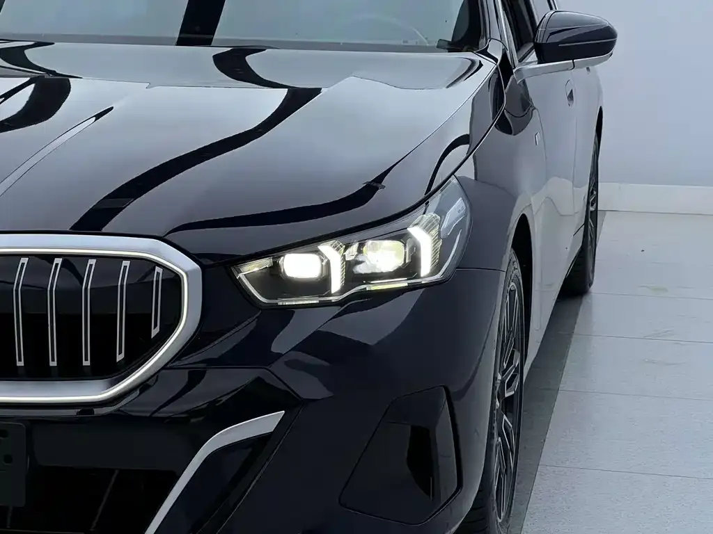 BMW 5 Series — фото 6