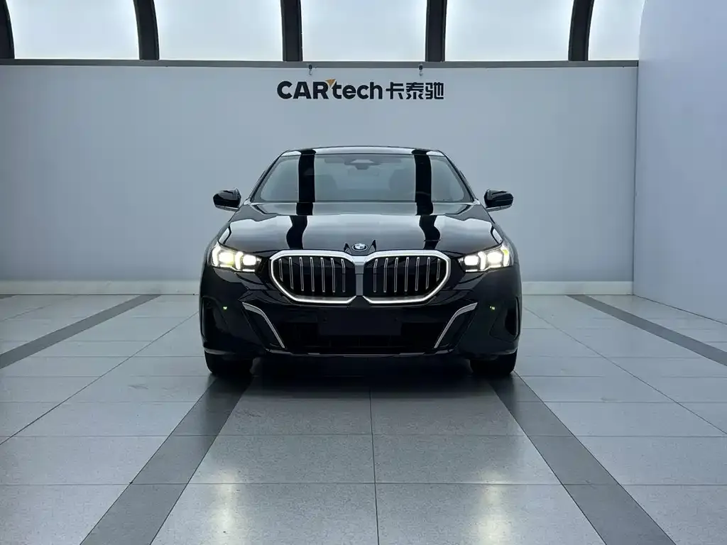 BMW 5 Series — фото 2