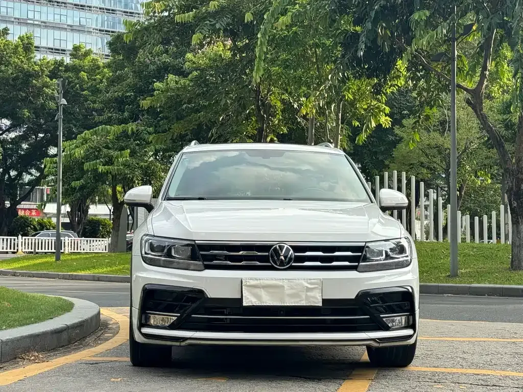 Volkswagen Tiguan L — фото 9