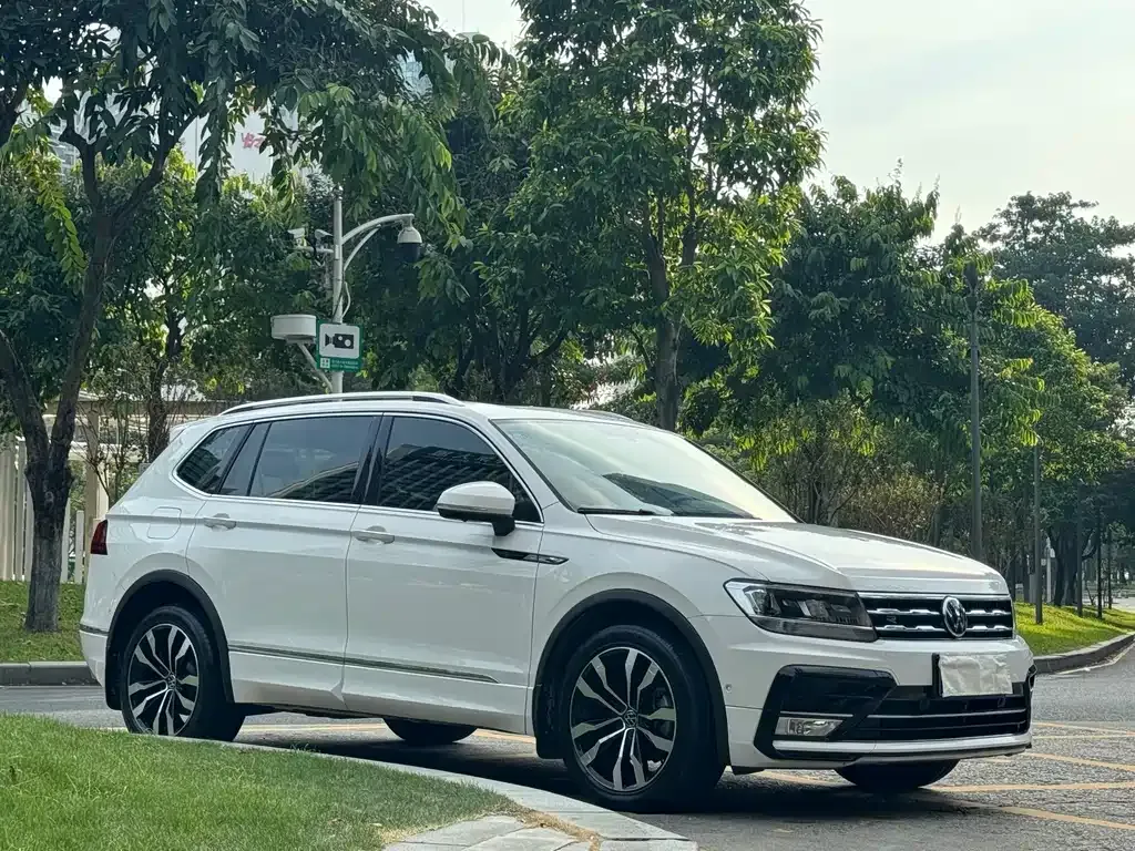 Volkswagen Tiguan L — фото 8