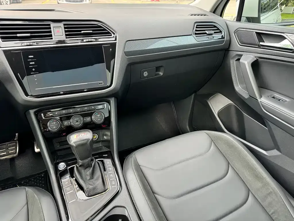 Volkswagen Tiguan L — фото 6