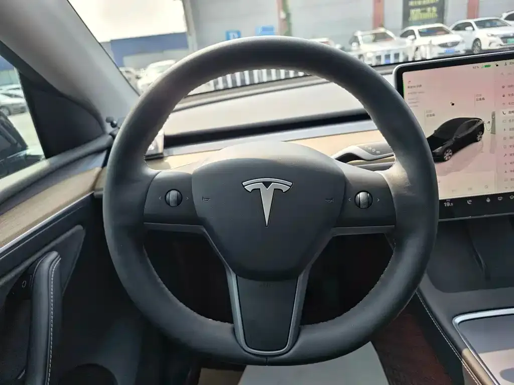 Tesla Model Y — фото 5