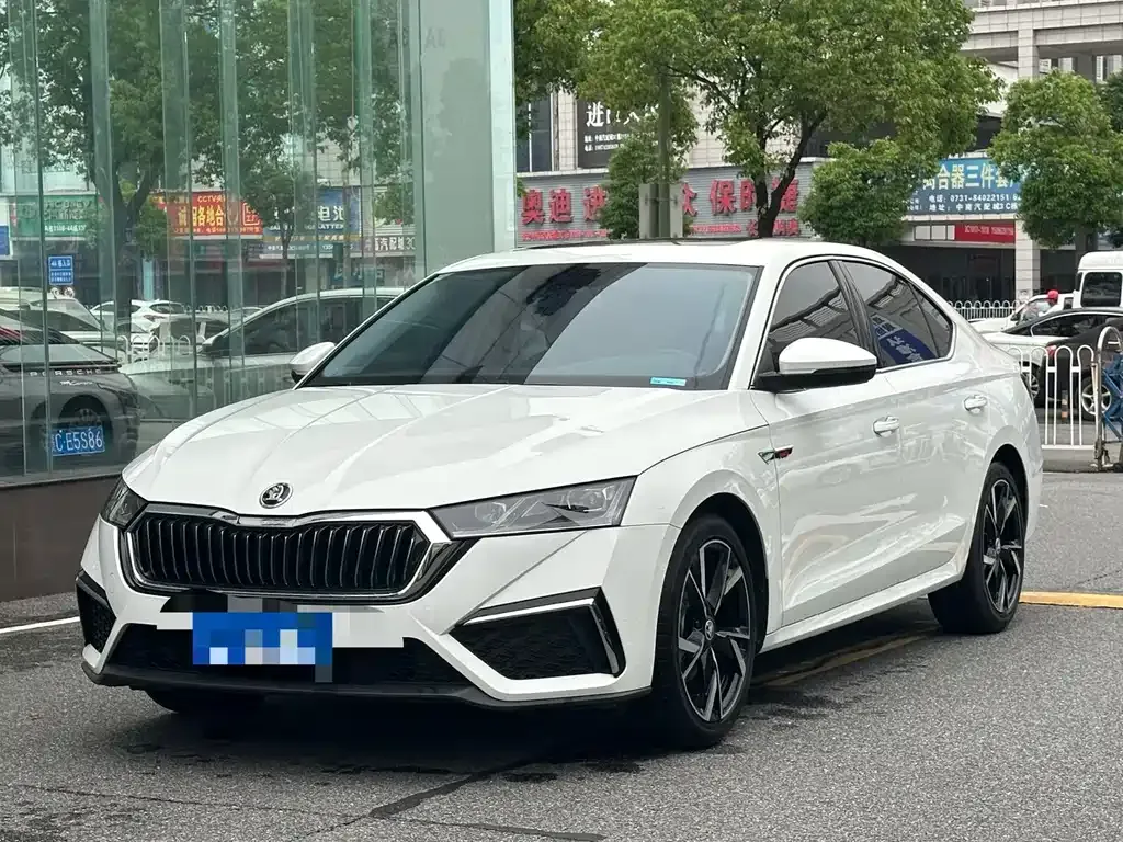 Skoda Octavia — фото 1