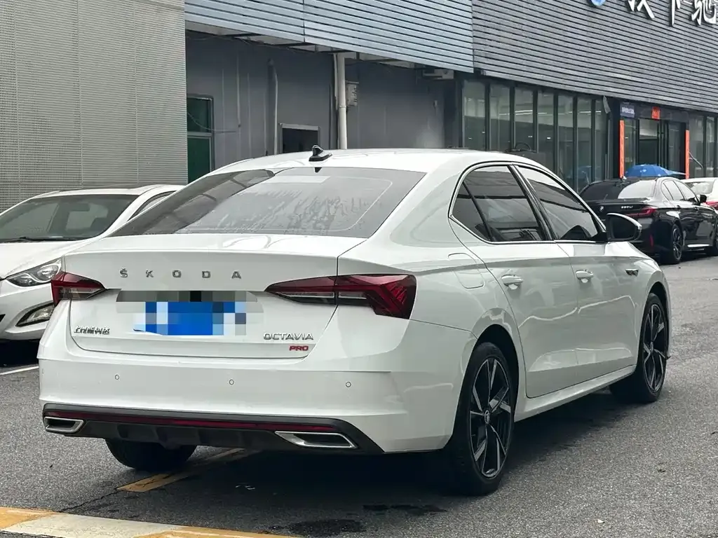 Skoda Octavia — фото 2