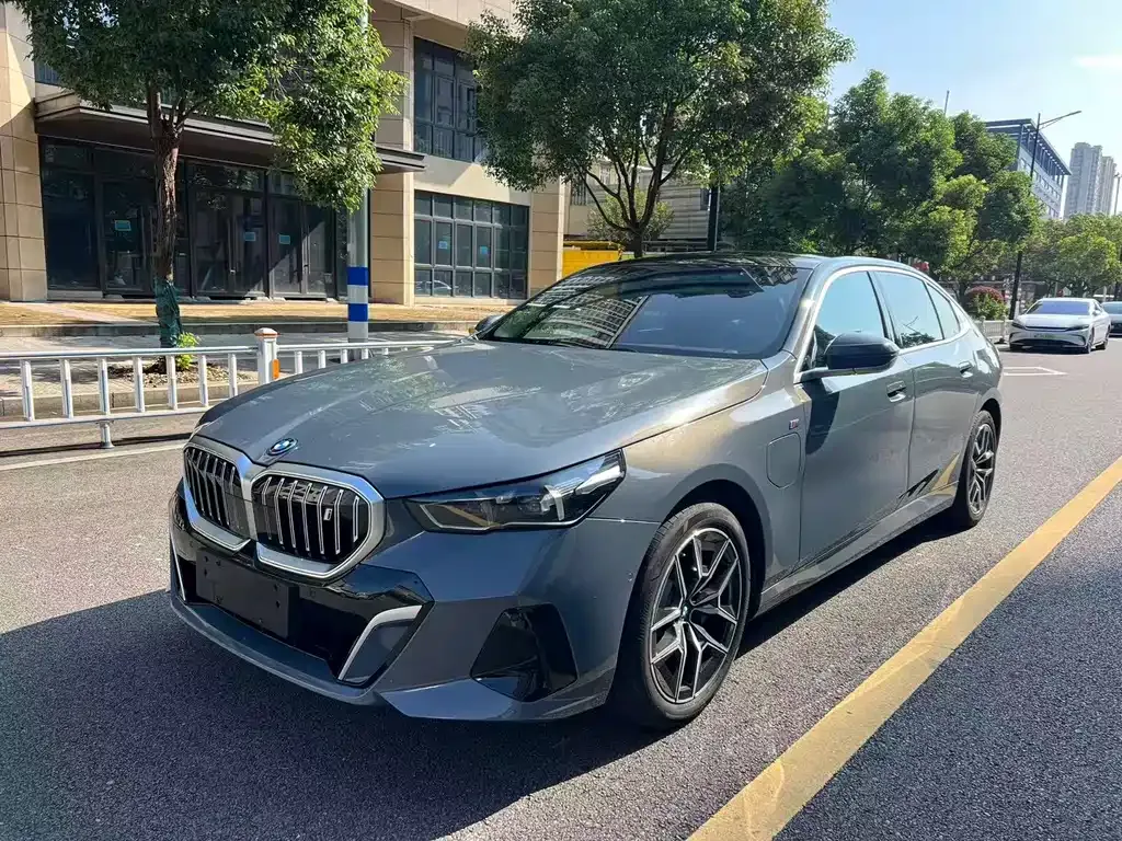 BMW i5 — фото 1