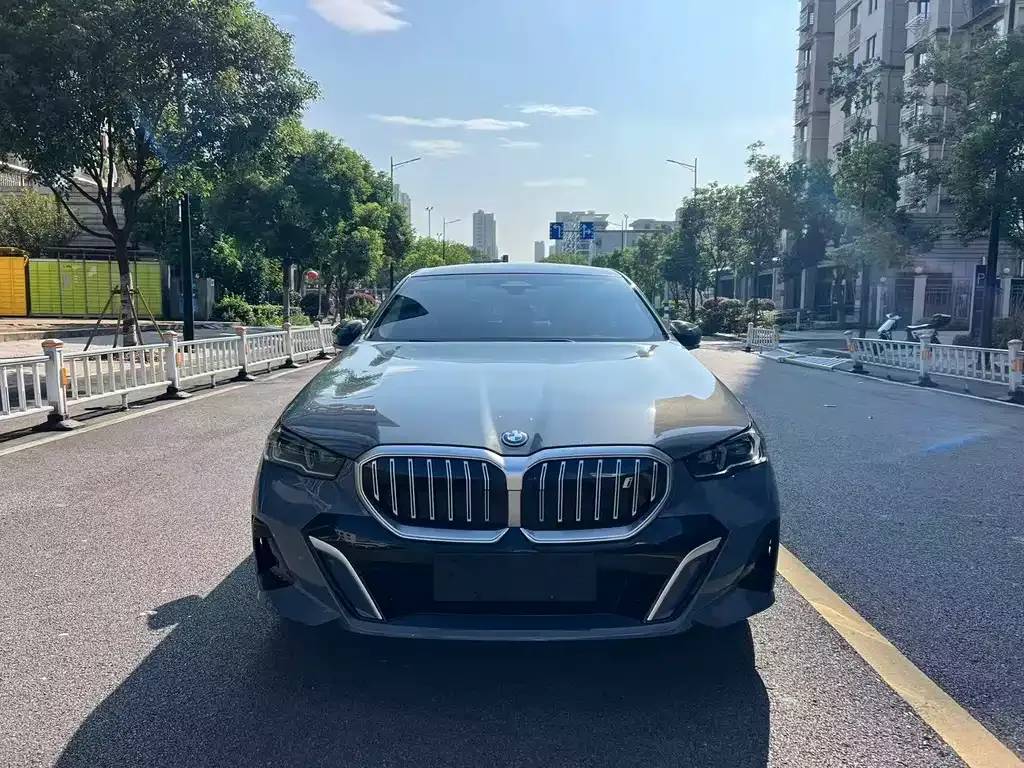 BMW i5 — фото 5