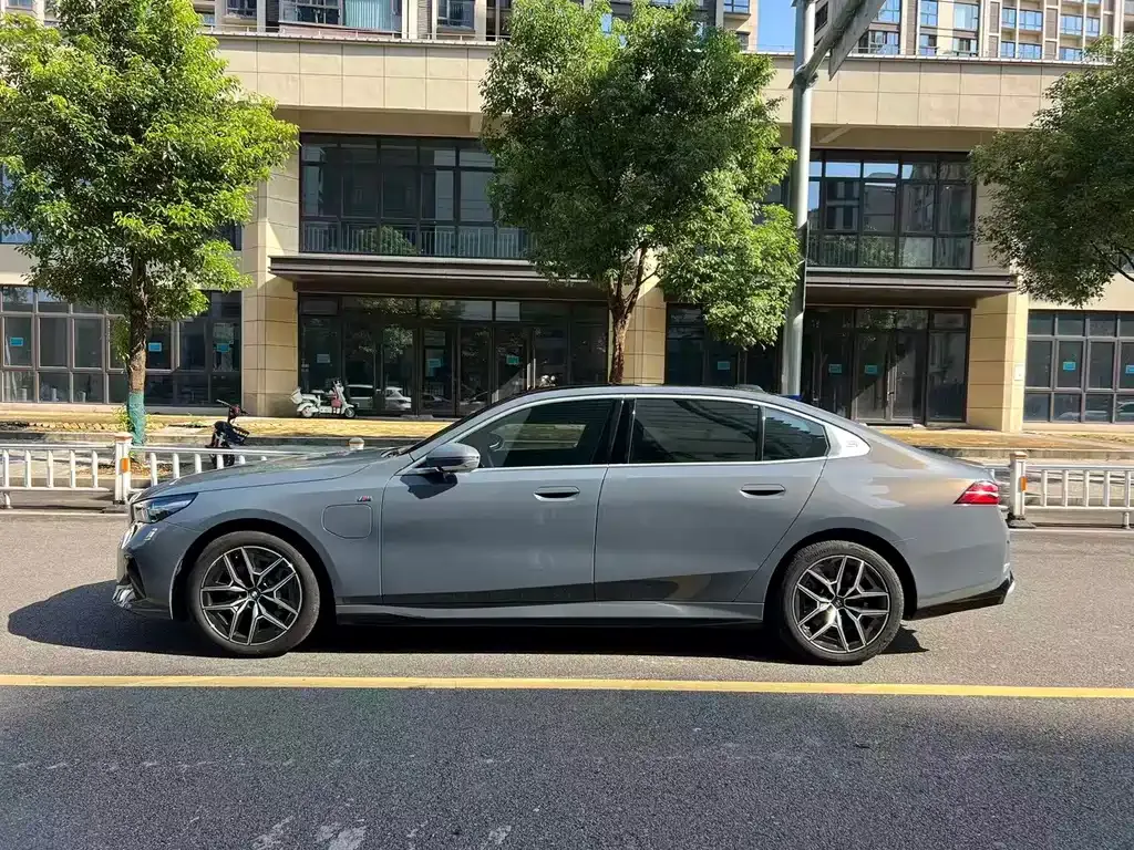 BMW i5 — фото 8