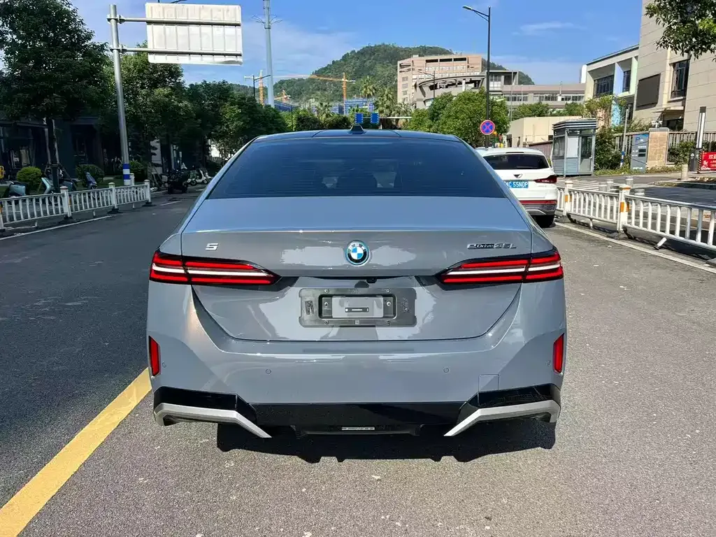 BMW i5 — фото 4