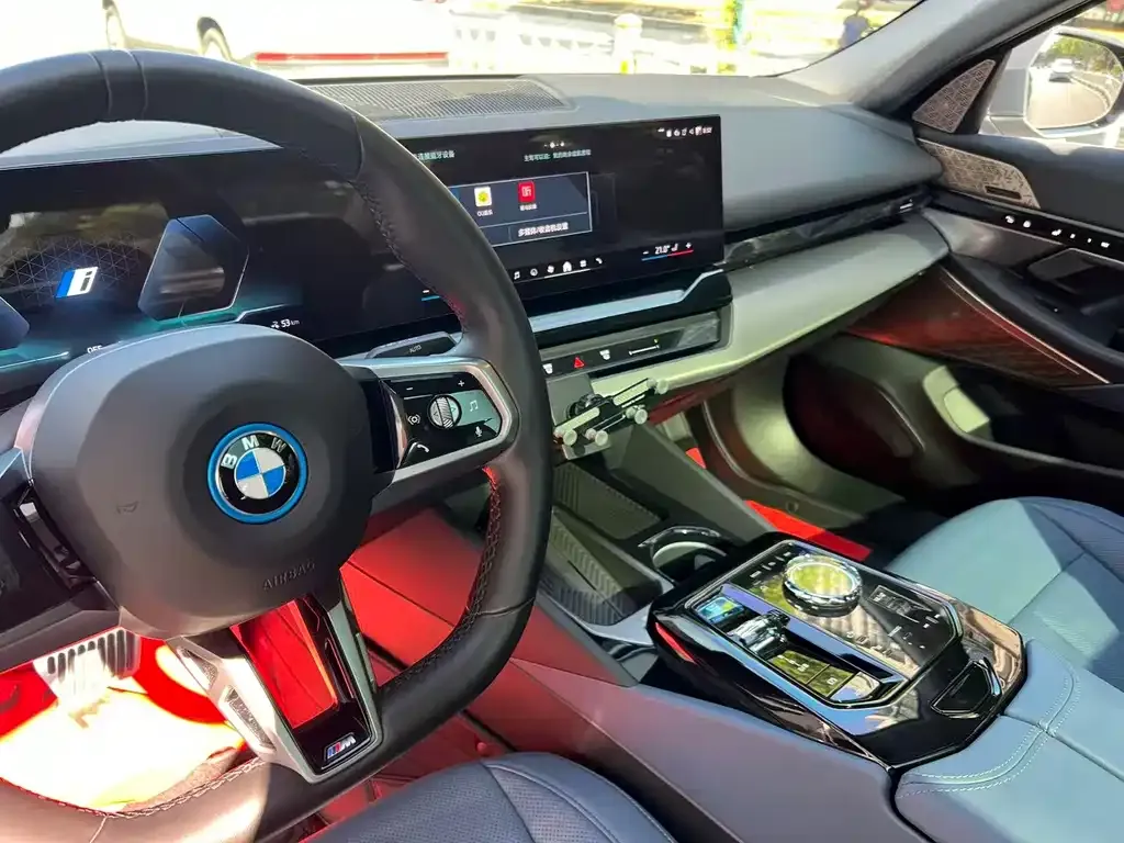 BMW i5 — фото 3