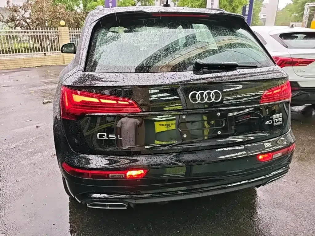 Audi Q5L — фото 9