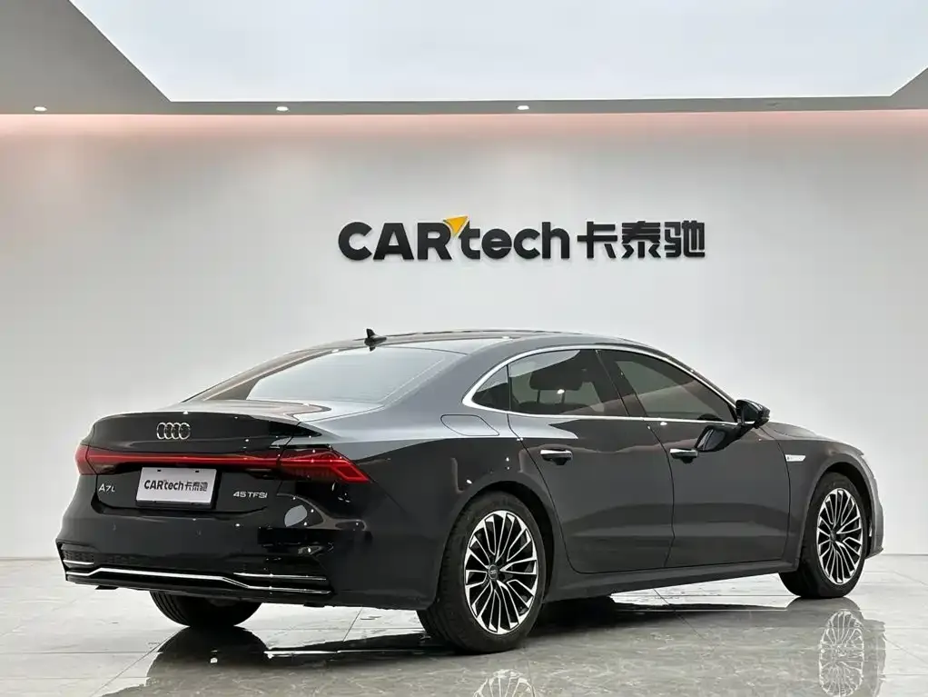 Audi A7L — фото 9