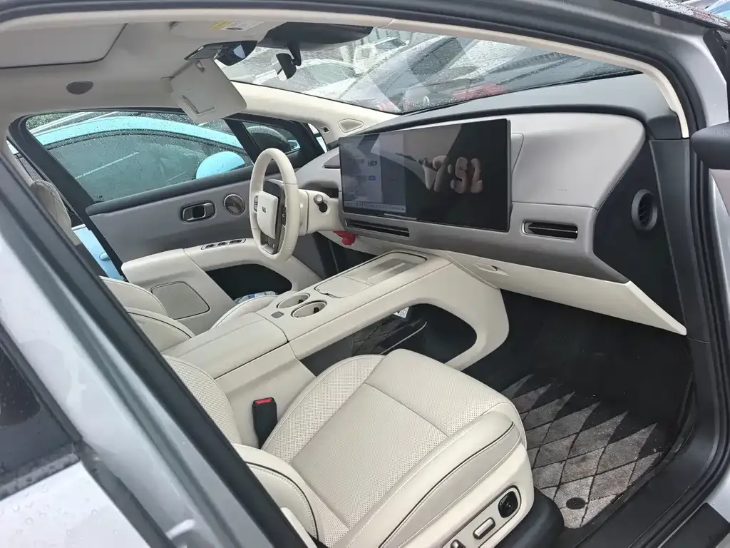 Li Auto i8 — фото 5
